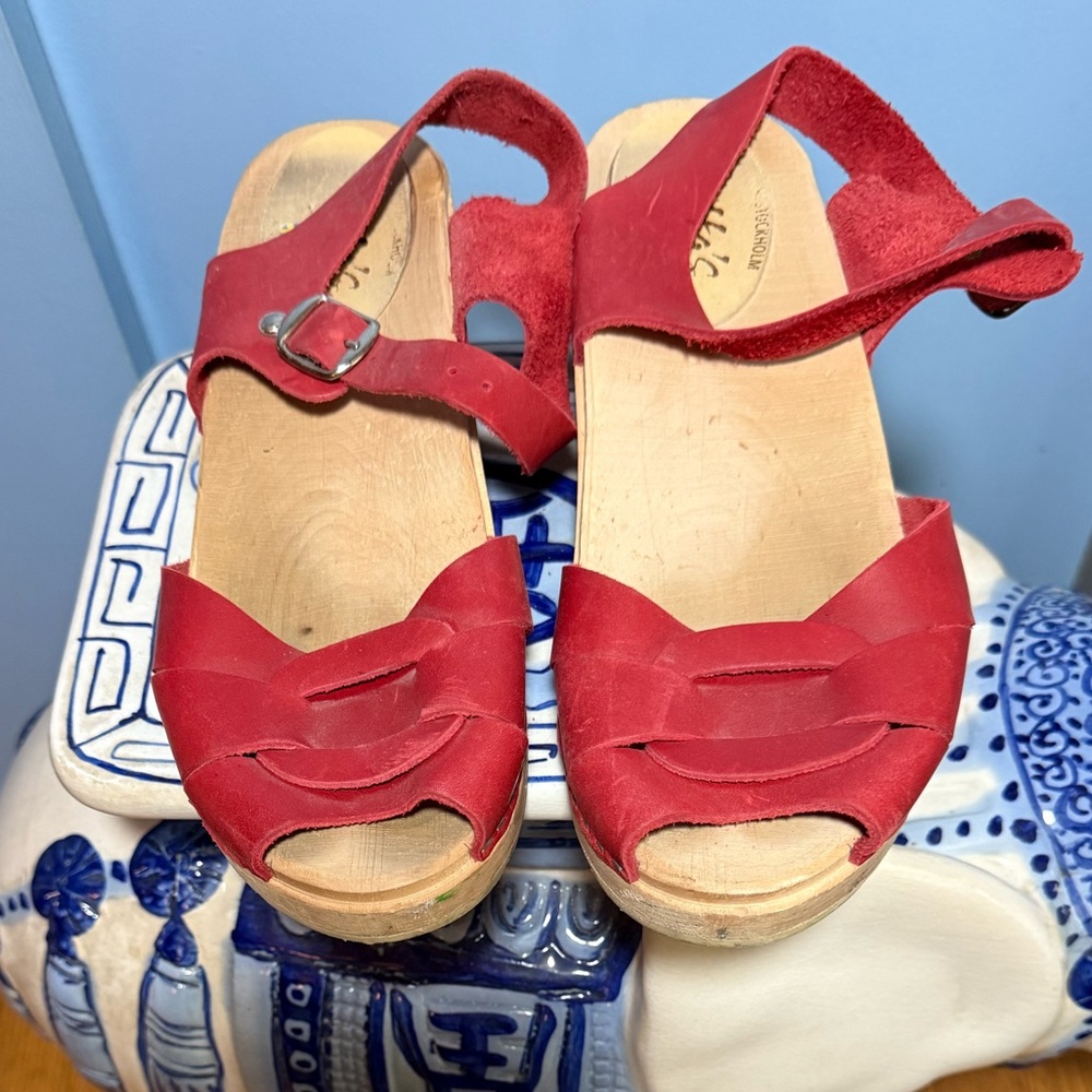 Lotta from Stockholm Low Peep Toe Sandal w/ Ankle Strap - Red - Size 11/42 - Picture 3 of 8